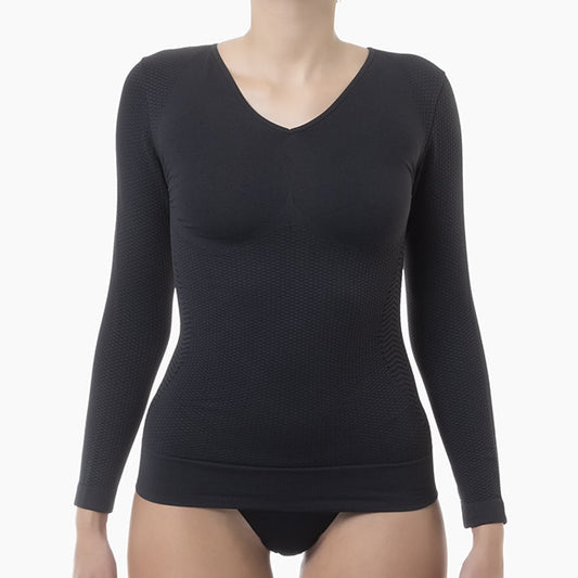 Front view of women’s grey long sleeve anti-cellulite micromassage t-shirt worn by model – product 1107