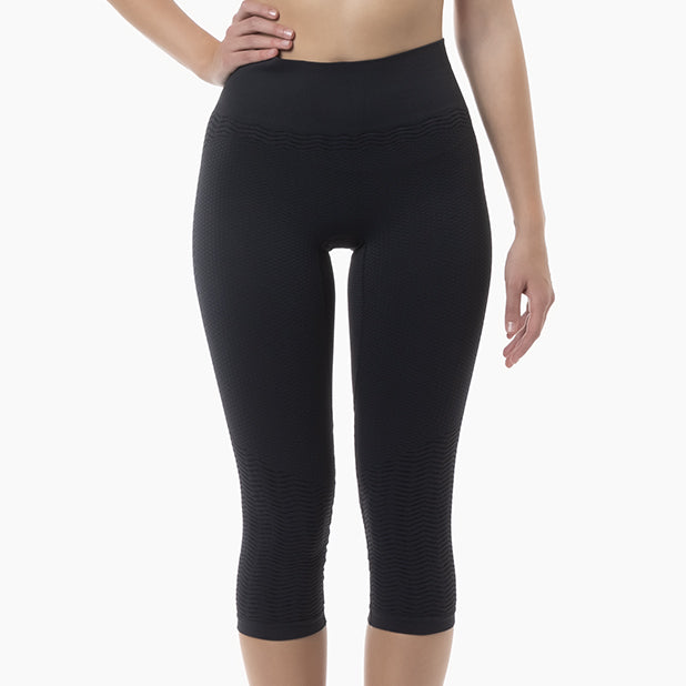 Front view of women’s grey anti-cellulite capri shapewear worn by model – product 1104