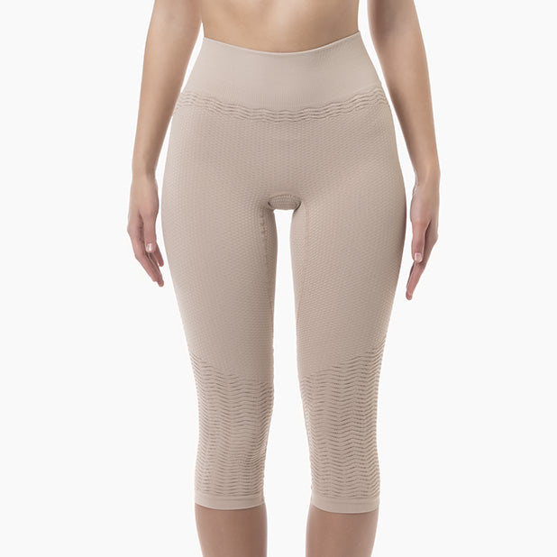 Front view of women’s powder anti-cellulite capri shapewear worn by model – product 1104