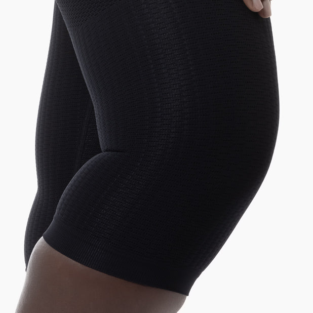 Women's high-waist capri shapewear with push-up and anti-cellulite control