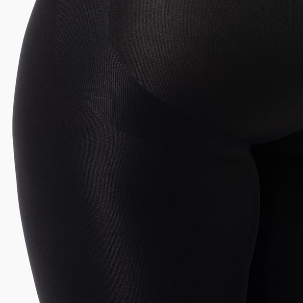 Women’s seamless shaping mid waist shorts